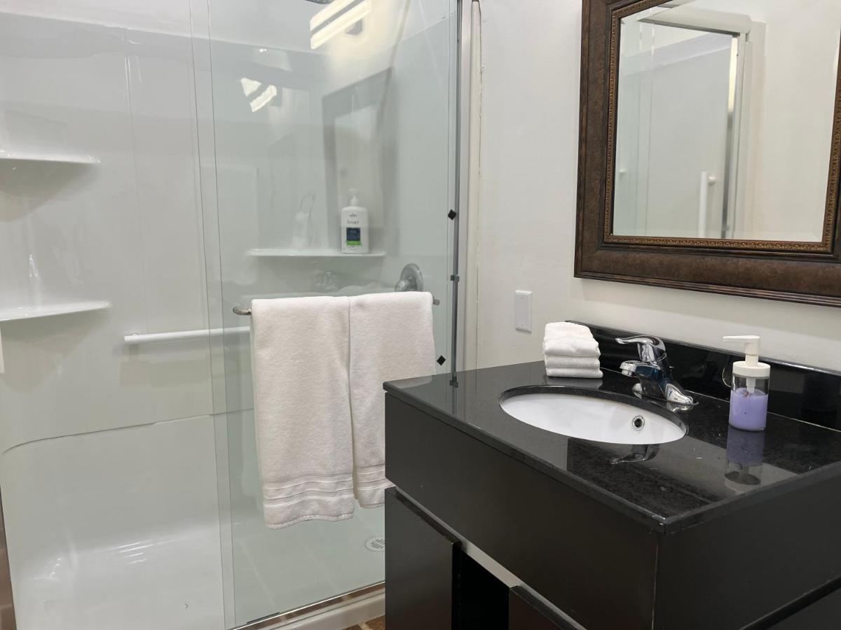 Country Home, Sleeps 6 Pets Friendly Port Alberni Exterior photo
